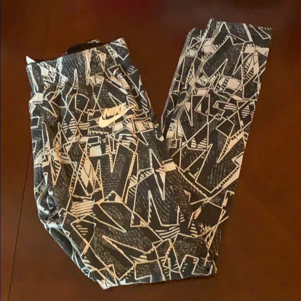 Nike pattern leggings